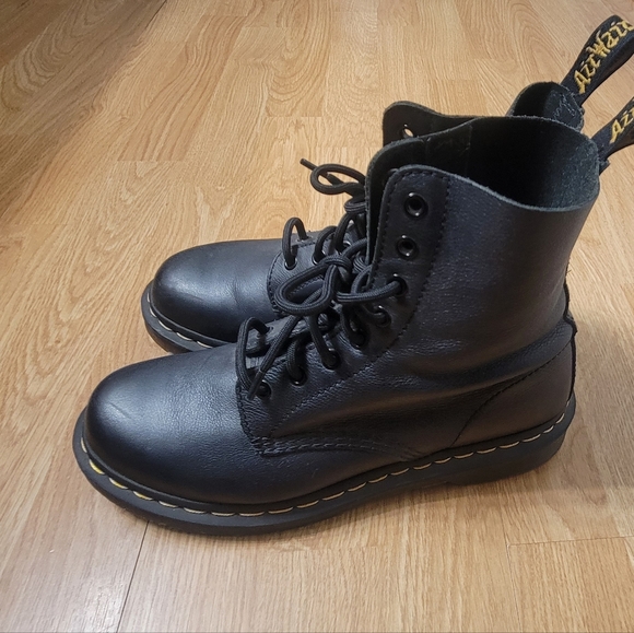 Doc Martin's  black  leather size 8 women's - Picture 2 of 5